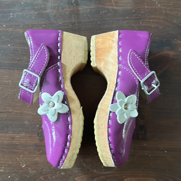Hannah Anderson clogs, girls size 28 - Picture 4 of 5